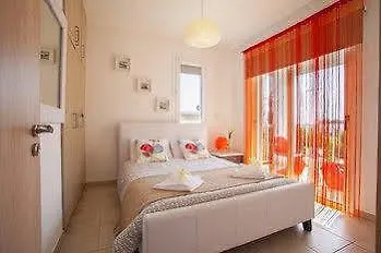 Polyxenia Isaak Dafni Villa *