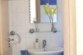 Polyxenia Isaak Dafni Villa *